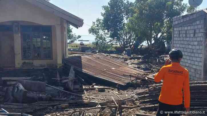 Indonesia, almeno 51 morti e migliaia di sfollati dopo il terremoto di magnitudo 7,7: proseguono i soccorsi