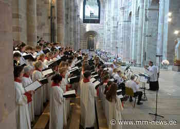 Speyer –  Feierlichkeiten zum Patronatsfest Mariä Himmelfahrt im vollbesetzten Speyerer Dom