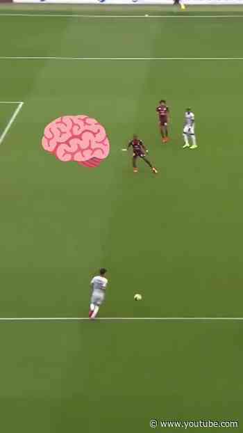 A clever move by Kebbal 🇩🇿😏 #football #ligue1 #foot #sports #edit  #soccer #shorts #skills