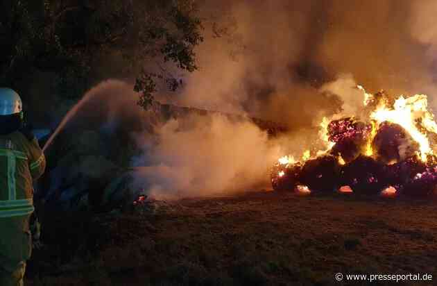 FW Osterholz-Scharm.: 10 Ortsfeuerwehren bekämpfen Brand von 500 Heuballen