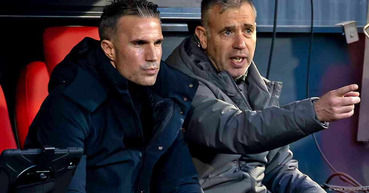 René Hake over toekomst Robin van Persie: 'Hij heeft wel een aantal eigenschappen om enorm te groeien'