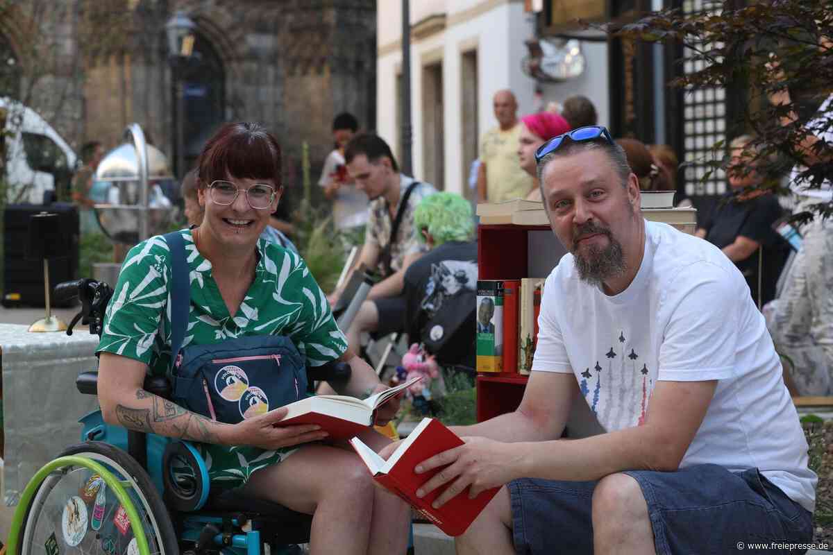 Gegen die Negativ-Schlagzeilen: Sol lief Lesung auf dem Zwickauer Marienplatz