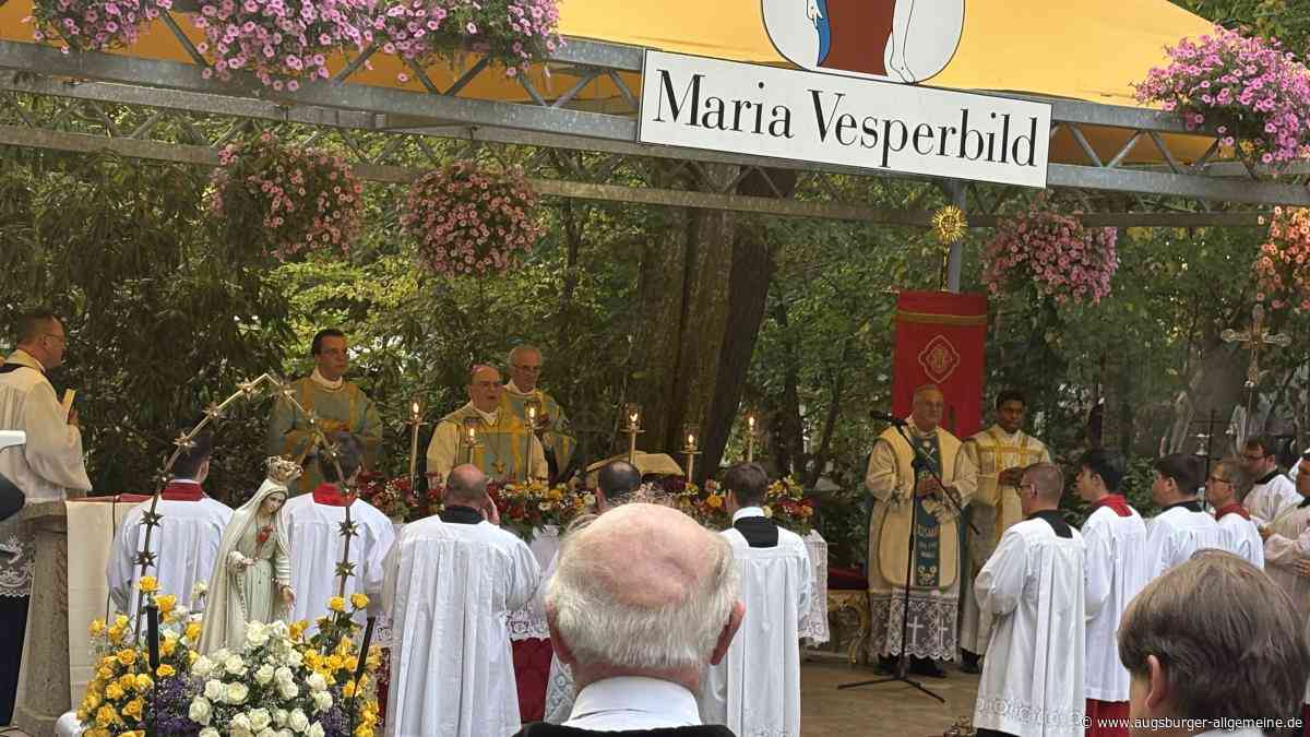 Lichterprozession in Maria Vesperbild: Der Bischof bittet um Geduld, denn die Hostien reichen nicht