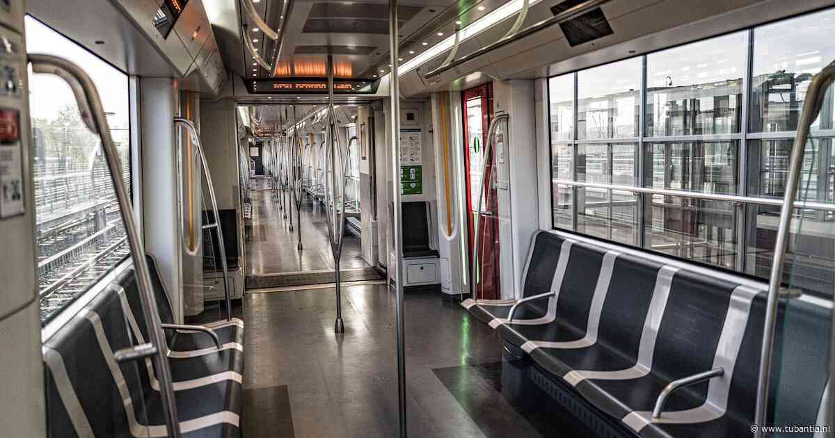 Alle metro’s in Amsterdam stilgezet en ontruimd door storing