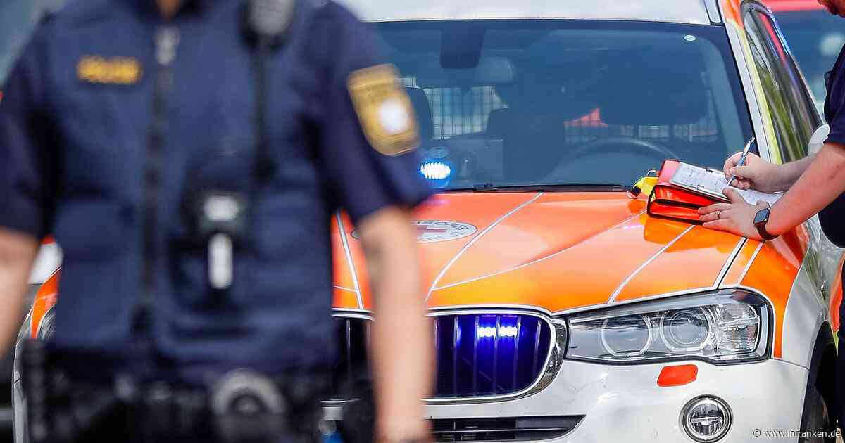 Frontalcrash auf B22 im Kreis Bamberg: Zwei Verletzte, zwei Fahrzeuge Schrott