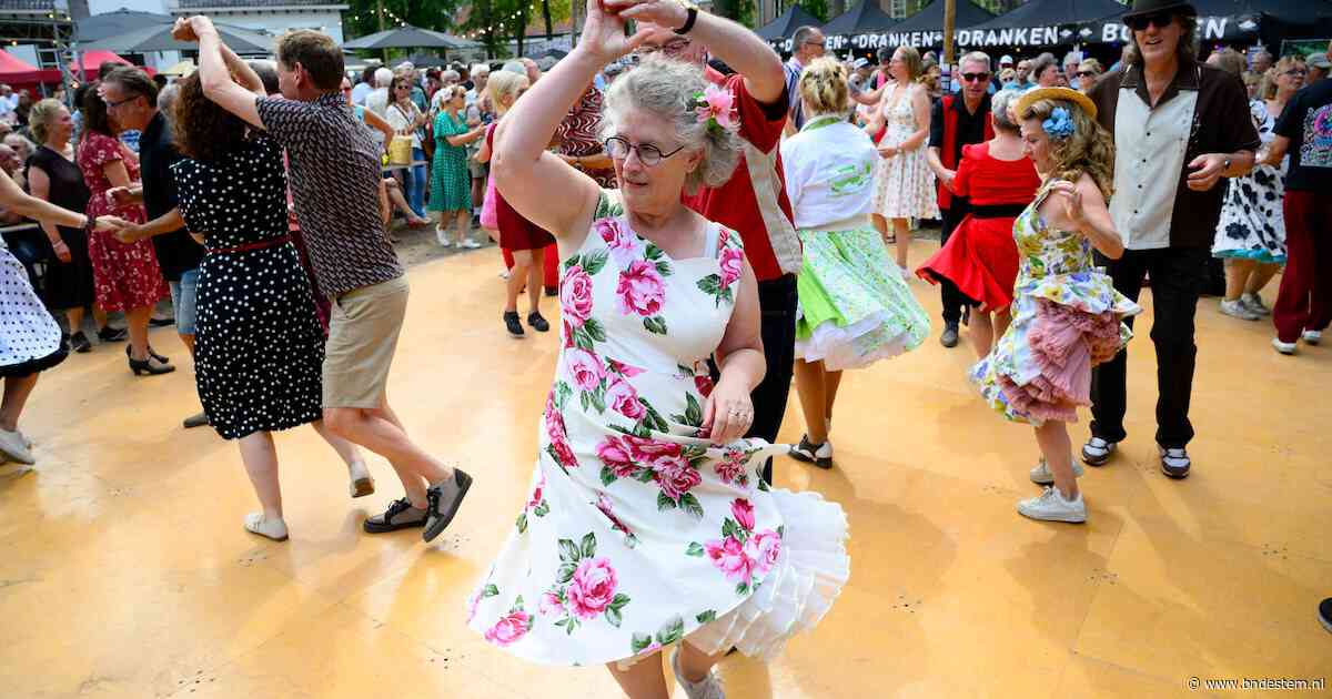 ‘Als je naar zo’n festival gaat, moet je je er ook naar kleden’: vetkuiven en petticoats vullen de dansvloer op Rockin’ Wouw