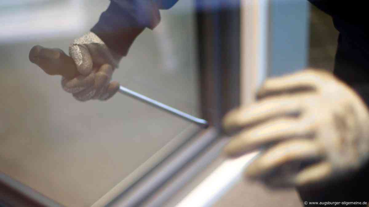 Einbrecher durchsuchen mehrere Wohnungen in Senden und stehlen Geld sowie Goldschmuck