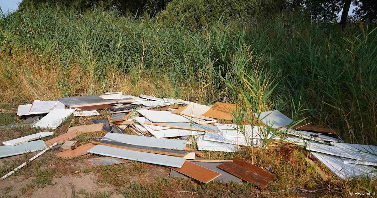 Lading grofvuil gedumpt in Vughts natuurgebied
