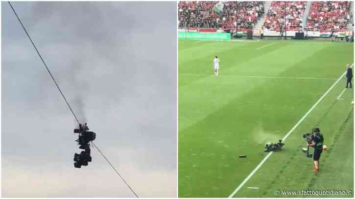 Spidercam precipita da 20 metri durante la partita di calcio e sfiora un operatore
