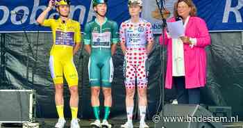 LIVE | Unieke huldiging voor Tour-winnares in Etten-Leur, Jasper Philipsen wint rit in lijn bij mannen
