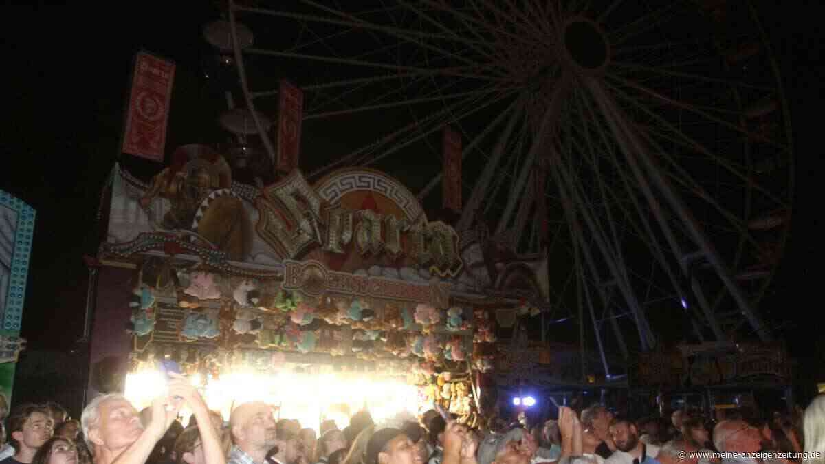 200 Drohnen über Dachauer Volksfest: Gelände wegen Überfüllung gesperrt