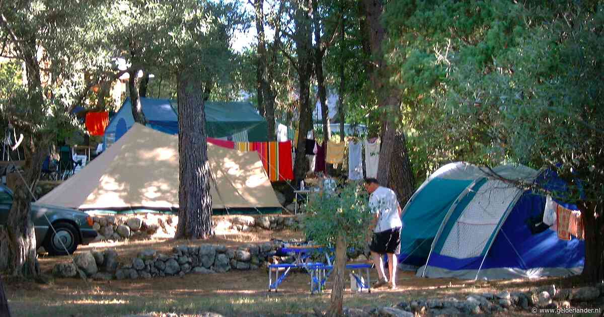 Dit plekje was nog vrij op de camping — en je snapt meteen waarom