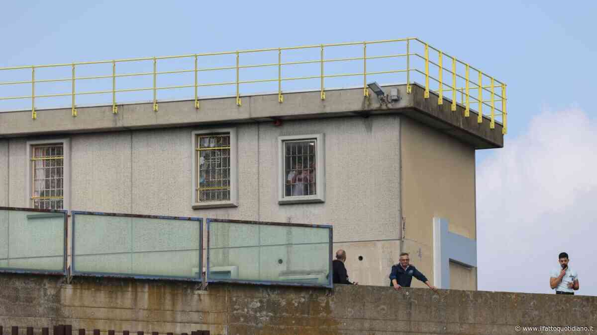 Ferragosto ad alta tensione nelle carceri: agenti aggrediti e disordini in tutta Italia. I sindacati: “Nordio si svegli dal torpore”