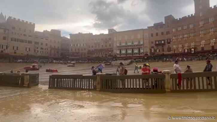La pioggia sorprende piazza del Campo: il Palio di Siena rinviato di un giorno