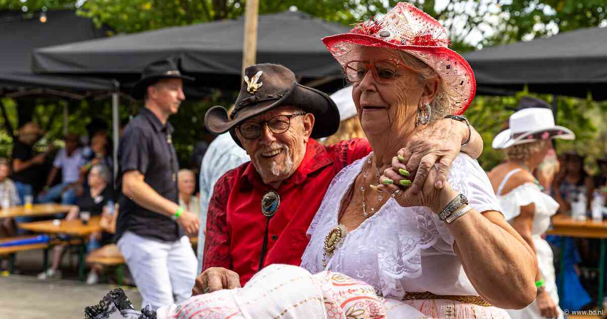 In tijdelijk westernstadje in Oirschot komen de echte liefhebbers van countrymuziek
