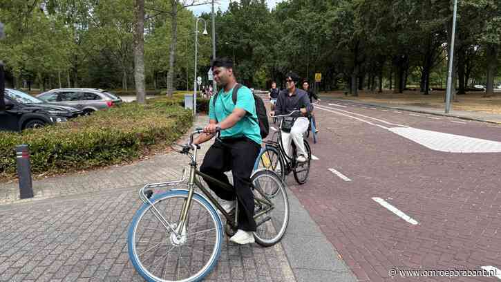 'Hoe werkt de rem?’: buitenlandse studenten leren fietsen in Eindhoven