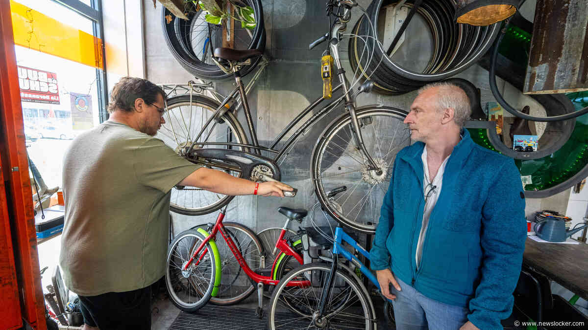 Martijn (29) wil ondanks zijn handicap keihard werken als fietsenmaker: ’Ik wil hier nooit meer weg’
