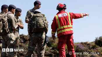Soldiers praised for 'phenomenal job' helping crews tackle wildfires
