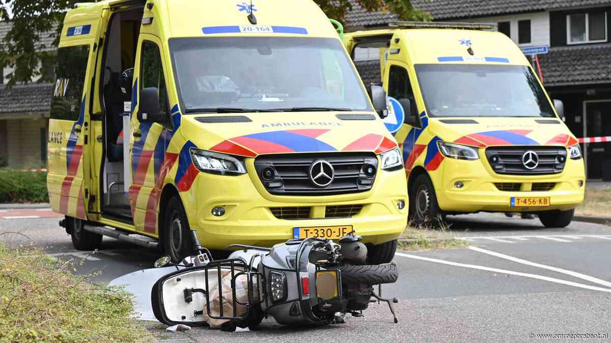 Twee vrouwen op scooter ernstig gewond na aanrijding met auto