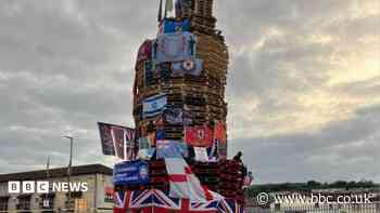 Sinn Féin condemn burning of images of first minister on Derry bonfire