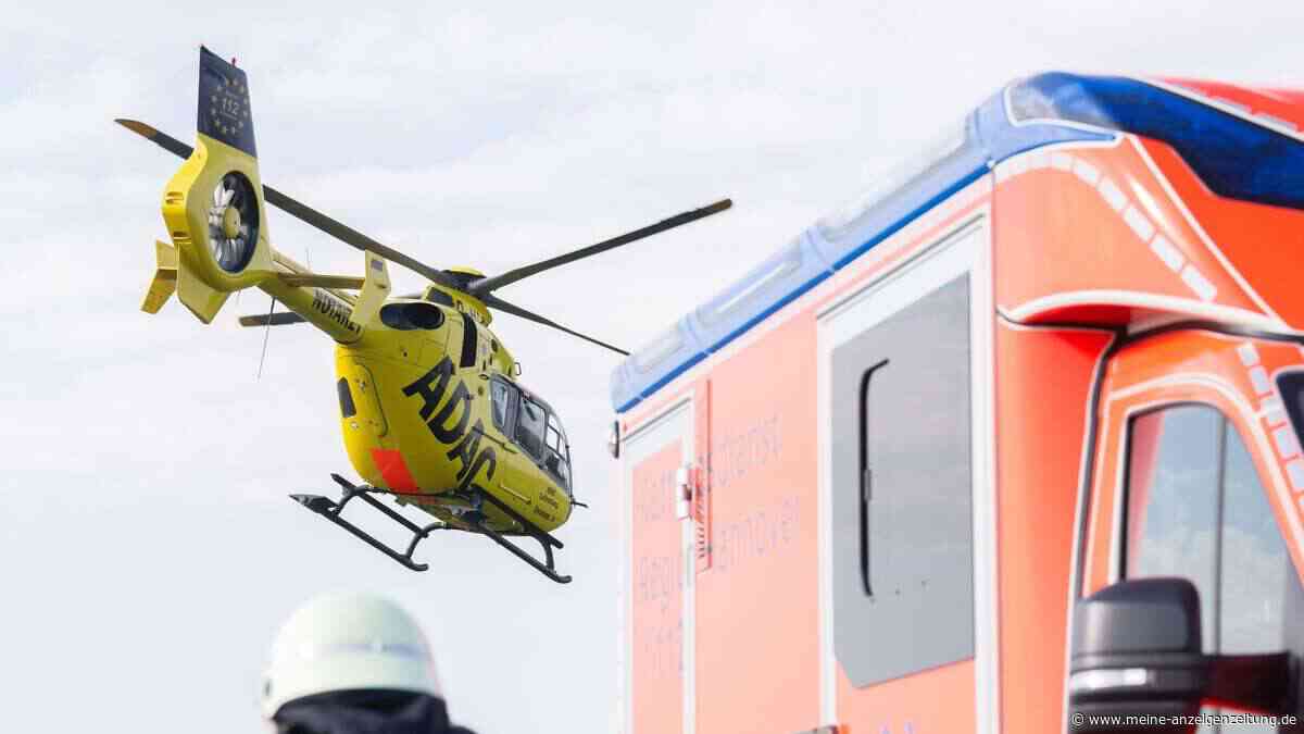 Pkw fährt auf E-Scooter und Fahrrad auf: 15-Jähriger schwerst verletzt