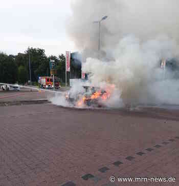 Speyer – E-Auto geht beim Laden in Flammen auf – Feuerwehr muss Batterie lange kühlen