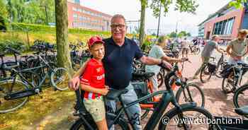 Waarom duizenden supporters op de fiets naar FC Twente gaan (en dat moeten er meer worden)