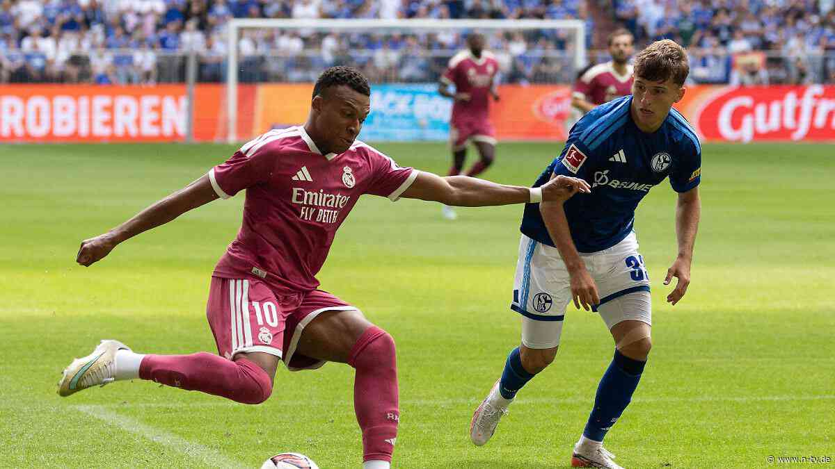 Emotionaler Moment bei Test: Mbappé crasht Jubiläumsparty von Schalke 04