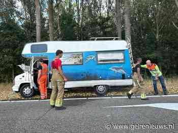 Camper strandt na brand op afrit