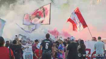 Toronto FC fans welcome team back to BMO field