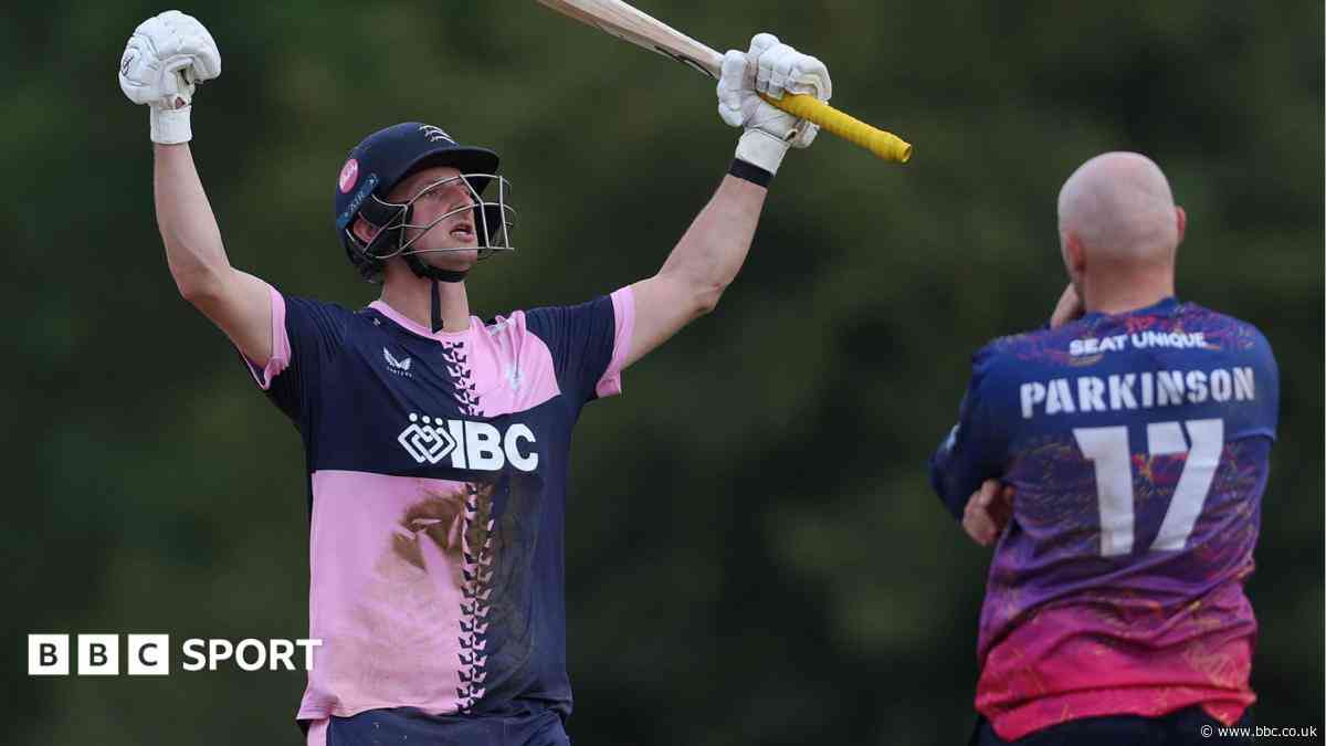 Hollman leads Middlesex to first List A final for 36 years