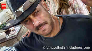 Salman attends David Dhawan's 75th b'day bash - PICS