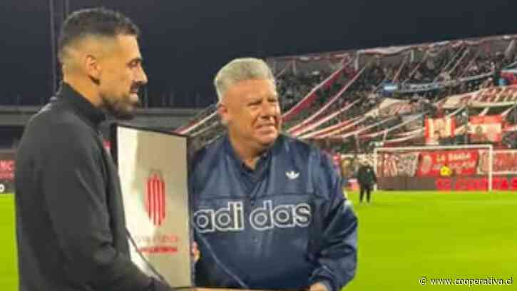 [VIDEO] "Chiqui" Tapia fue premiado en Barracas en la noche en que fallaron las nuevas luces