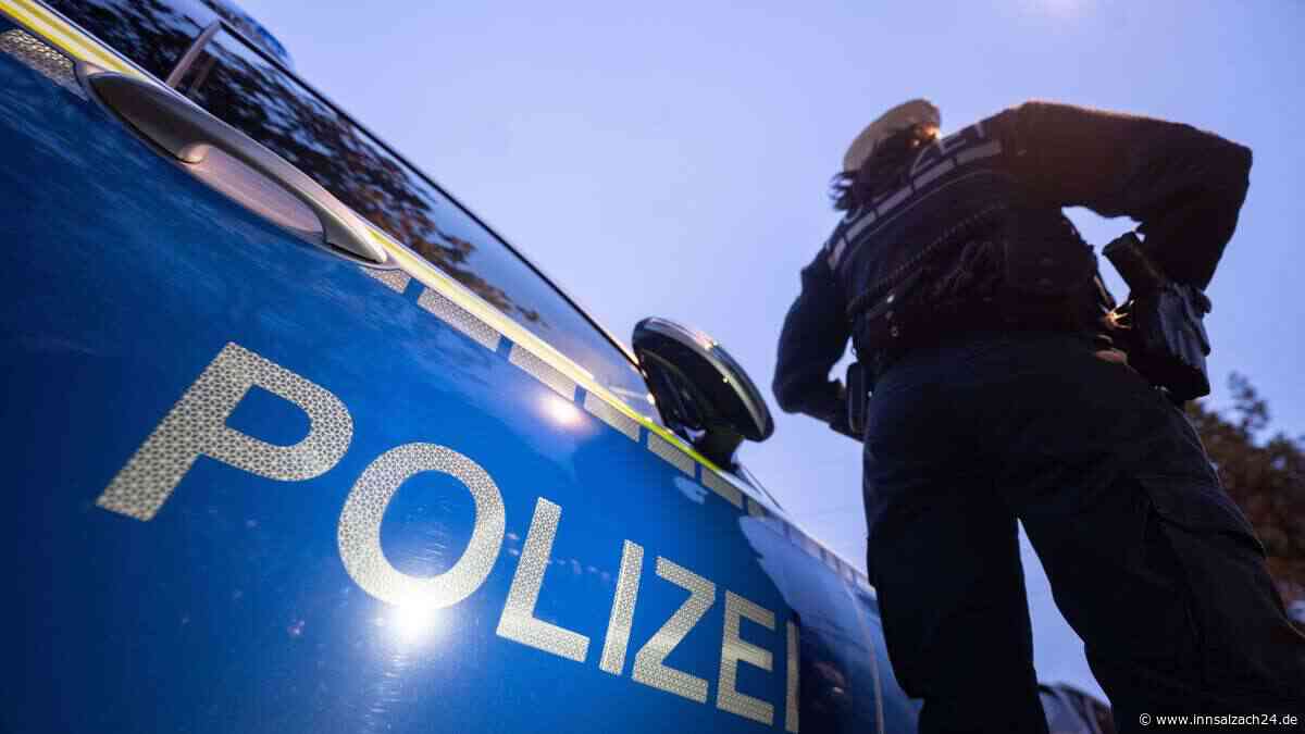 Bewaffneter Mann zieht durch Straßen und droht Passanten – Großalarm in Erding