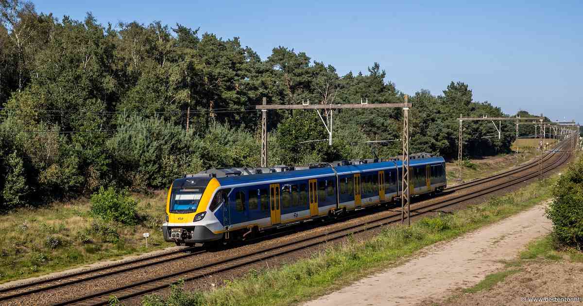 Defecte trein en daarna stroomstoring: geen treinen tussen Deventer en Wierden