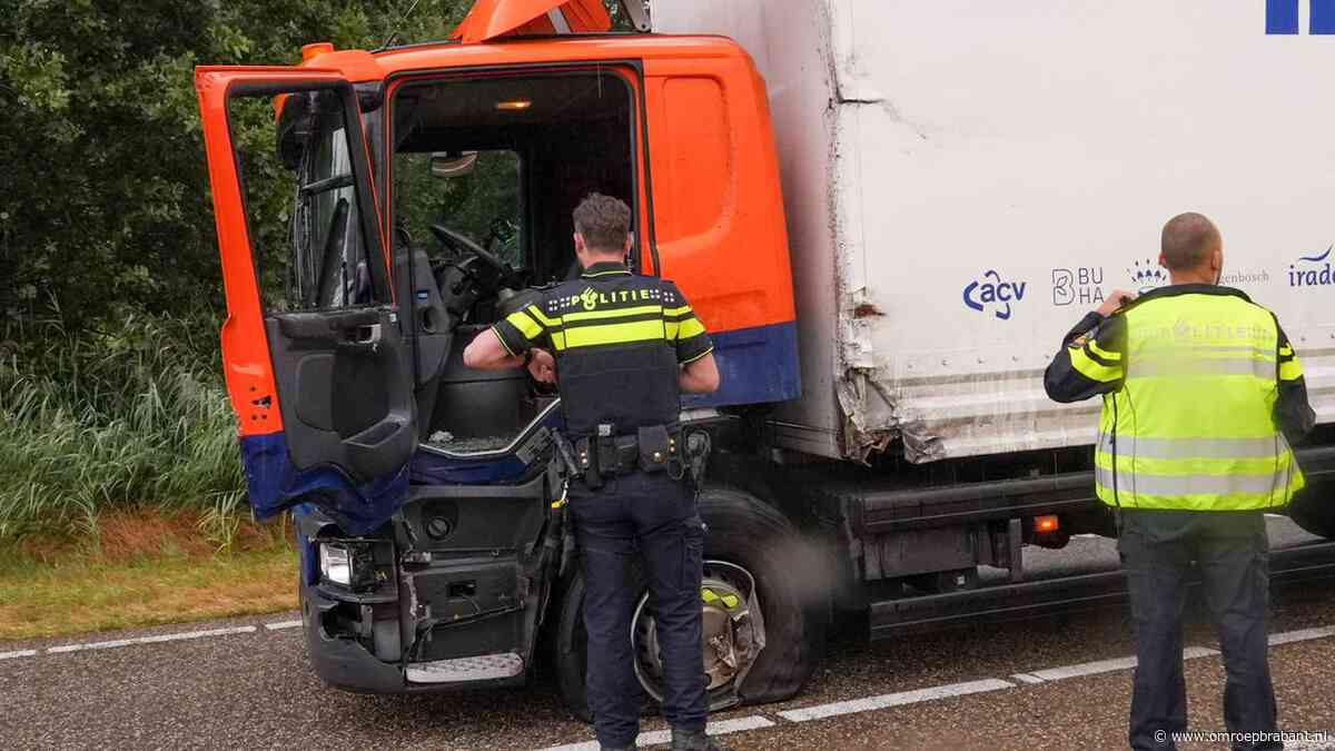 Chauffeur gewond bij ongeluk met twee vrachtwagens op N279