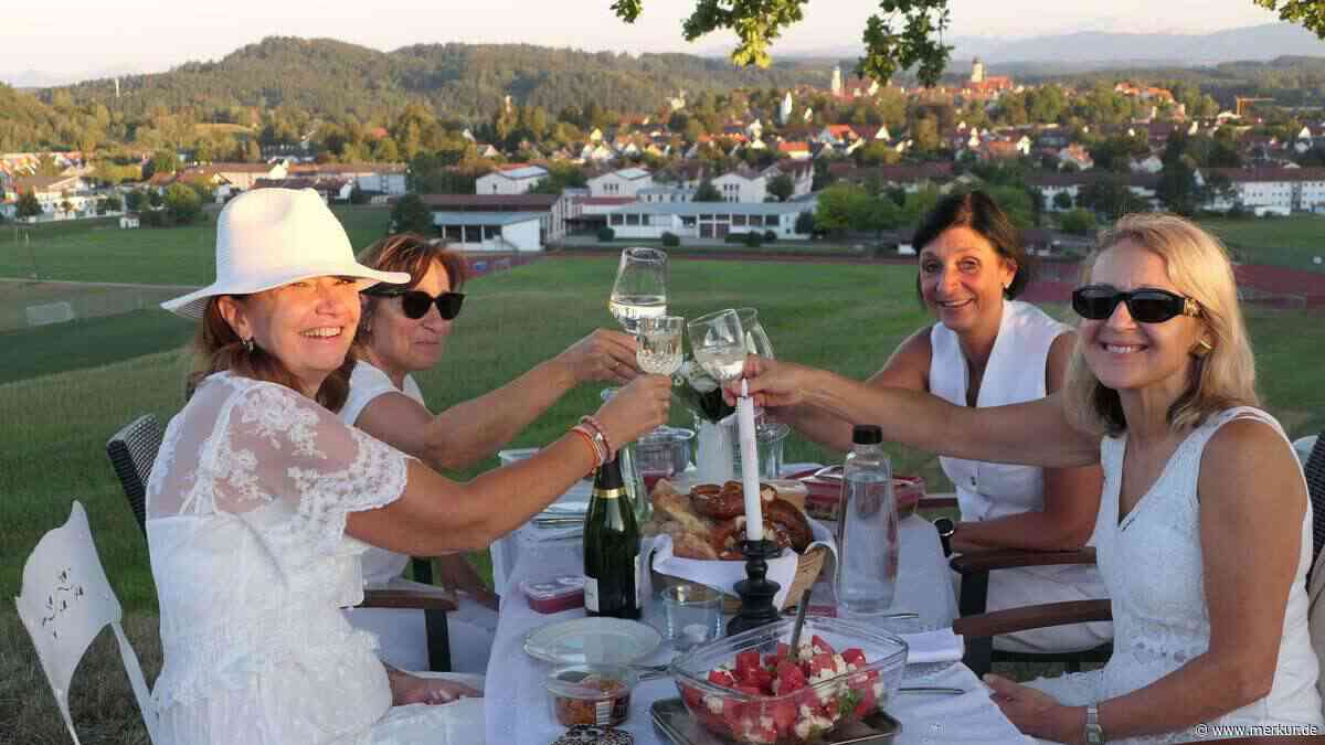 Am „Hartung-Kreuz": 12. „Dinner in Weiß“ mit herrlichem Ausblick