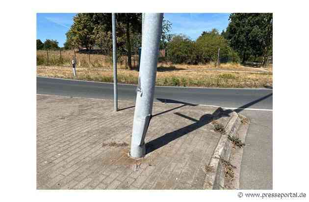 POL-KLE: Weeze - Laternenmast beschädigt: Polizei sucht Zeugen nach Verkehrsunfallflucht
