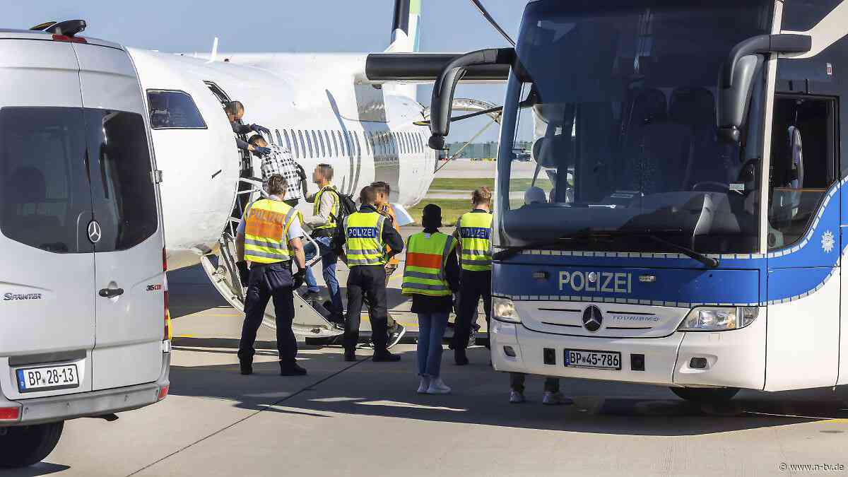 Rückkehrprogramme des Bundes: Zahl der freiwilligen Ausreisen abgelehnter Asylbewerber steigt