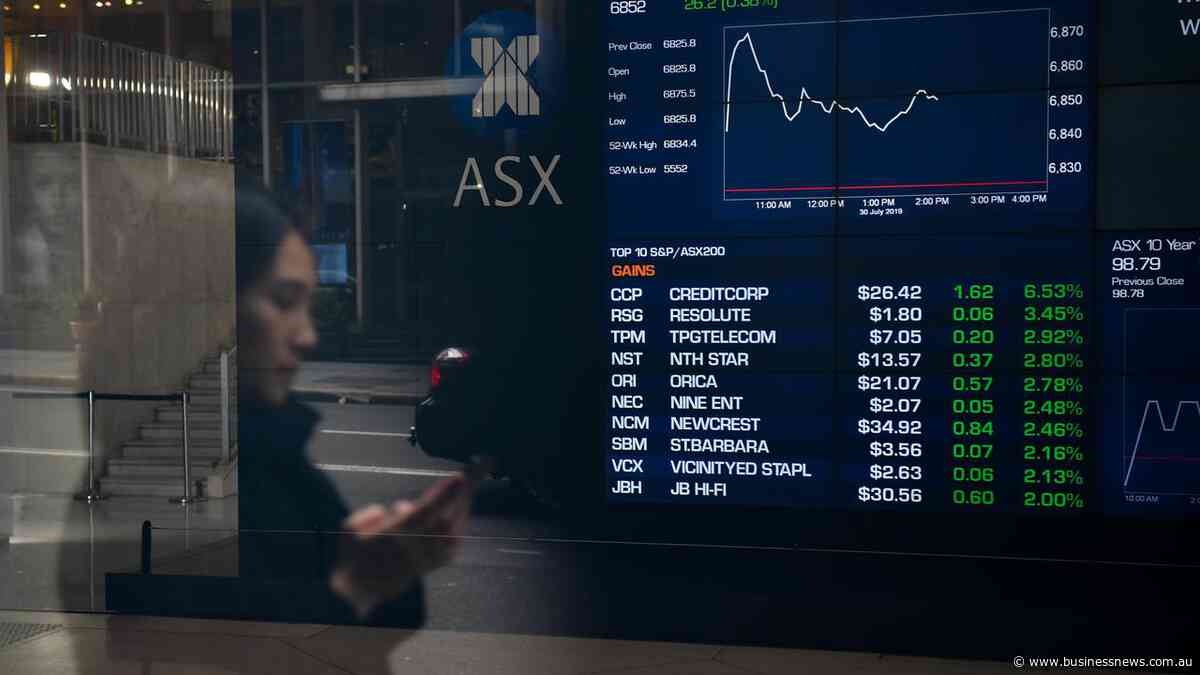 Aussie shares dip as banks and retail stocks drag
