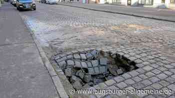 Straße Auf dem Kreuz in Augsburg nach Wasserrohrbruch wieder frei