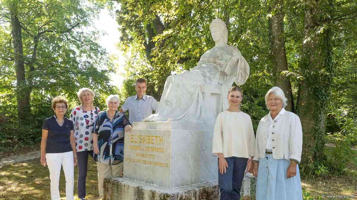 Sisi-Statue strahlt nach 100 Jahren wieder in Marmorweiß