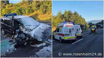 Familie nach Unfall in Feuerauto gefangen: Keiner hilft – Gaffer machen lieber Fotos