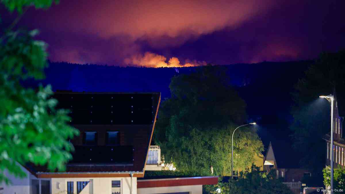 Situation "etwas" entschärft: Waldbrand bei Monschau rückt nicht weiter vor
