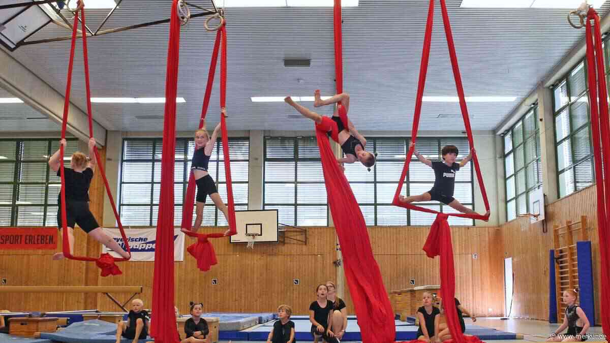 80 Kinder zeigen Zirkus-Show – von Ägypten bis in die Zukunft
