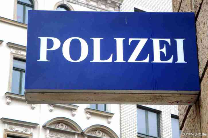 Polizeibericht 17. August: Brennender Polo, Einbrecher mit Haftbefehl gestellt, Gesprengter Fahrkartenautomat