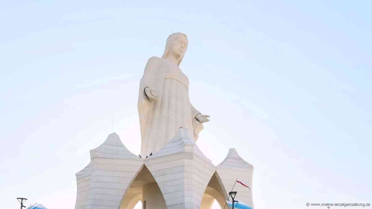 Europas höchste Marienstatue ragt 55 Meter hoch über polnisches Dorf