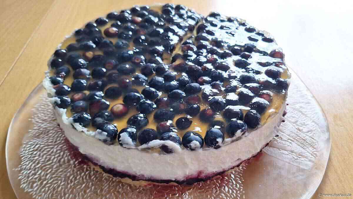 Perfekt zur Hochsaison: Dieser Heidelbeerkuchen ist der Blickfänger auf dem Tisch