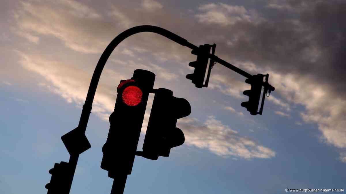 Autofahrer missachtet Ampel: 15.000 Euro Schaden