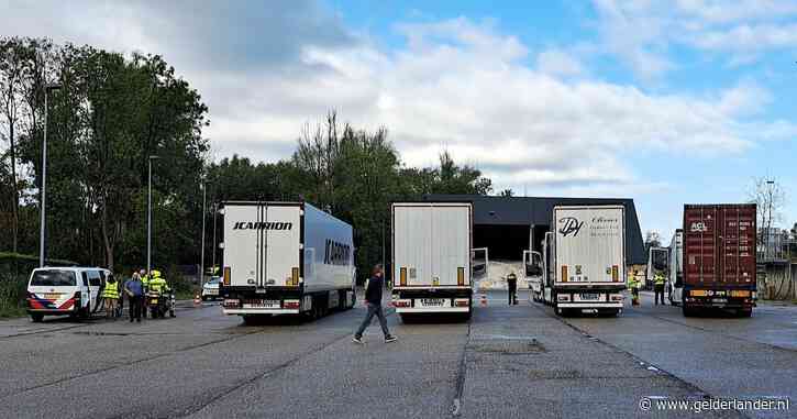 Bonnenregen op verboden Merwedebrug: Buitenlandse truckers nu toch de klos voor negeren rijverbod